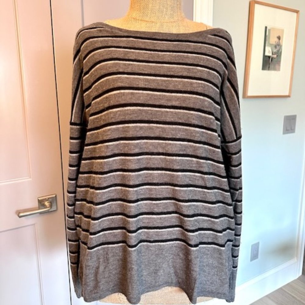 VINCE | Fine gauge wool/cashmere blend sweater, woman's size L